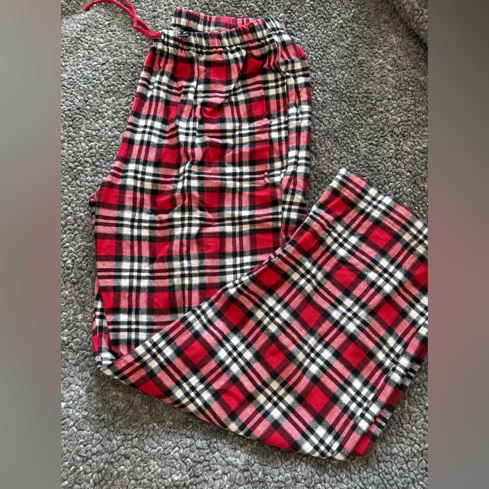 Jasmine Rose Cozy Red Plaid Flannel Pajama Pants. Size Medium.